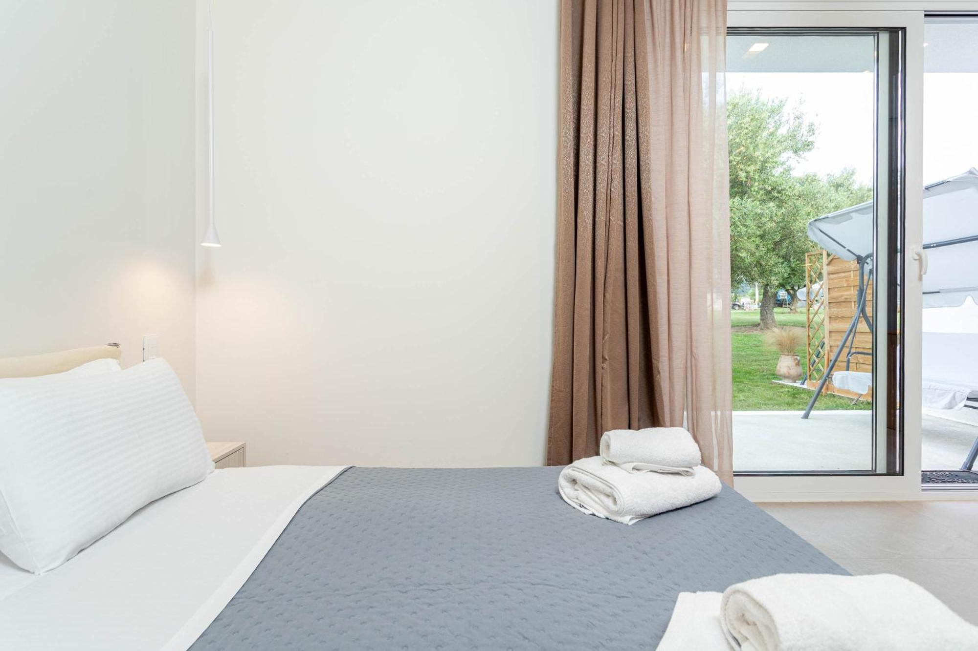 Mellagia Suites Kassandreia Ngoại thất bức ảnh